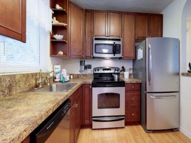 ANNA MARIA DUPLEXES BOTH SIDES, 2 POOLS, 4 BEDROOMS