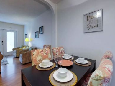 ANNA MARIA DUPLEXES BOTH SIDES, 2 POOLS, 4 BEDROOMS