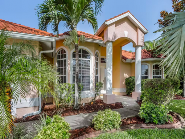 Cape Coral Luxury Vacation Home on the Water