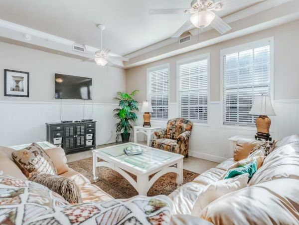 Charming Vacation Condo in Fort Myers Short Walk to Beach