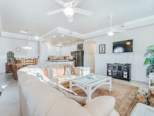 Charming Vacation Condo in Fort Myers Short Walk to Beach