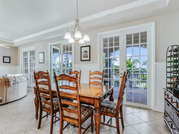 Charming Vacation Condo in Fort Myers Short Walk to Beach