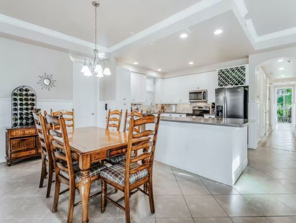 Charming Vacation Condo in Fort Myers Short Walk to Beach