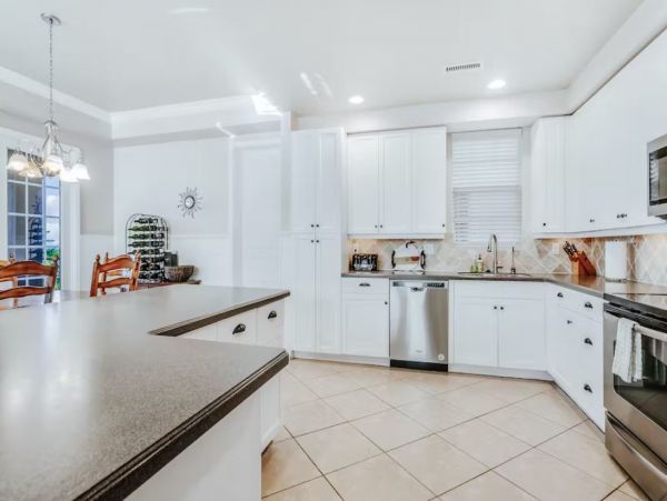 Charming Vacation Condo in Fort Myers Short Walk to Beach