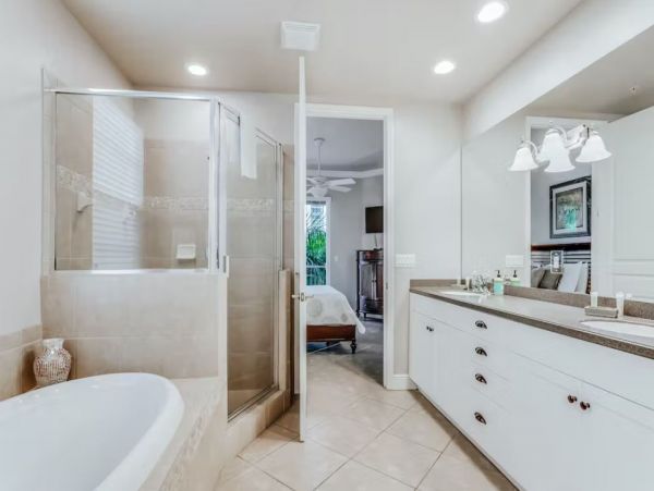 Charming Vacation Condo in Fort Myers Short Walk to Beach