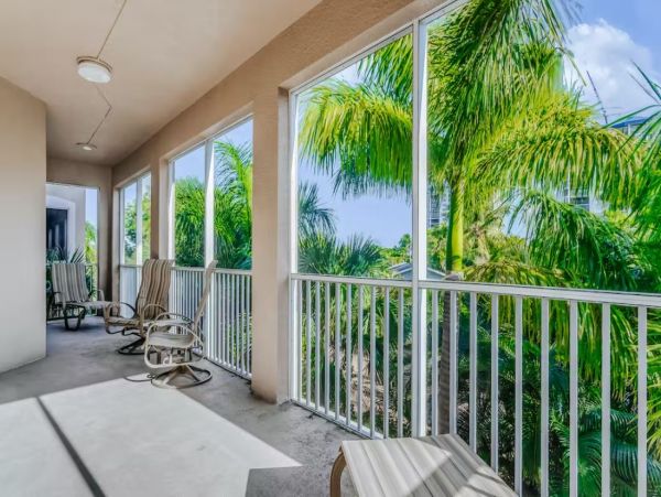 Charming Vacation Condo in Fort Myers Short Walk to Beach