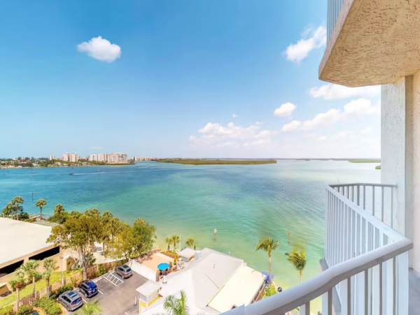 FORT MYERS BAYFRONT CONDO SLEEPS 4