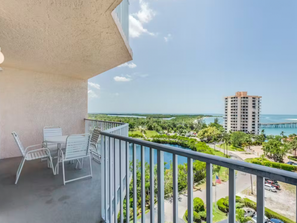 FORT MYERS BAYFRONT CONDO SLEEPS 4