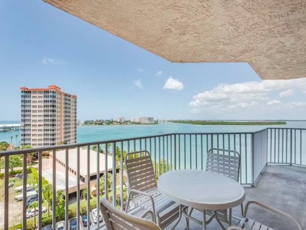 FORT MYERS BAYFRONT CONDO SLEEPS 4
