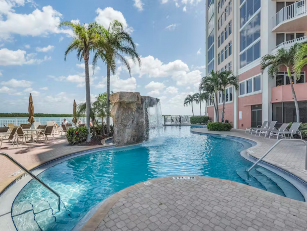 FORT MYERS BAYFRONT CONDO SLEEPS 4