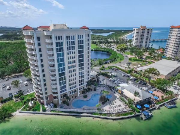 FORT MYERS BAYFRONT CONDO SLEEPS 4