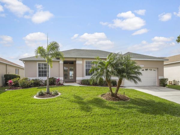 Fort Myers Vacation Villa Sleeps Eight Guests