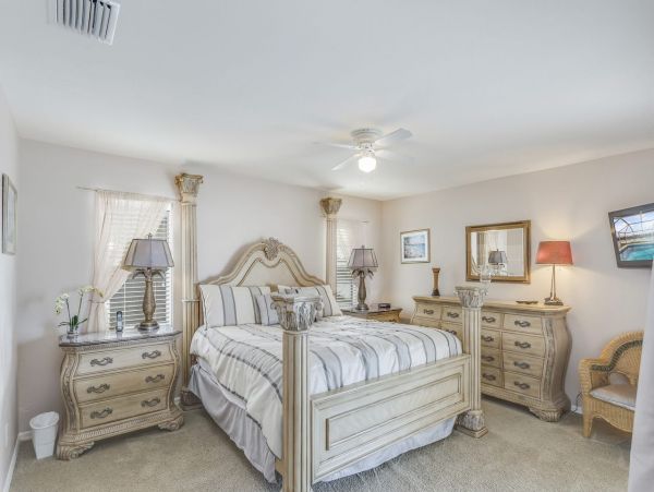 Fort Myers Vacation Villa Sleeps Eight Guests
