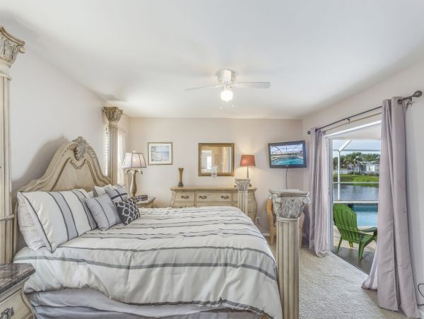 Fort Myers Vacation Villa Sleeps Eight Guests