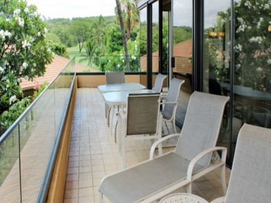 Large balcony wuth table set & lounging chairs