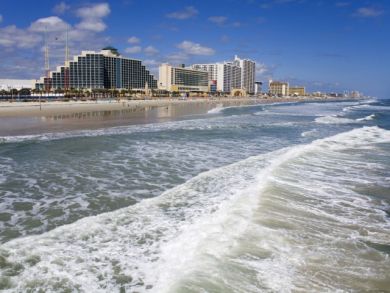 Daytona Beach Vacation Condo Sleeps Six Guests