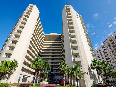 Daytona Beach Vacation Condo Sleeps Six Guests
