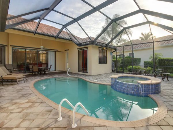 Four Bedroom Home in Naples with Private Pool and Spa