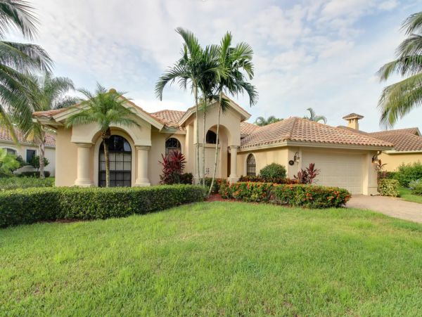 Four Bedroom Home in Naples with Private Pool and Spa