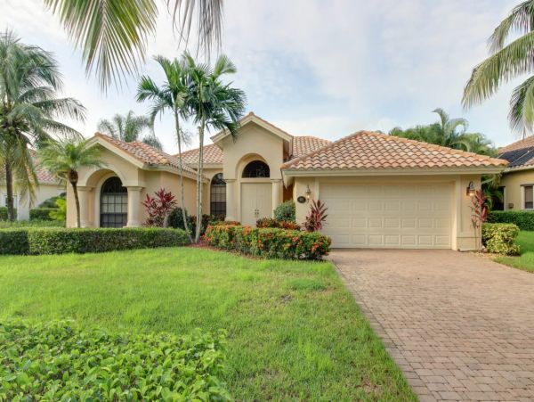 Four Bedroom Home in Naples with Private Pool and Spa