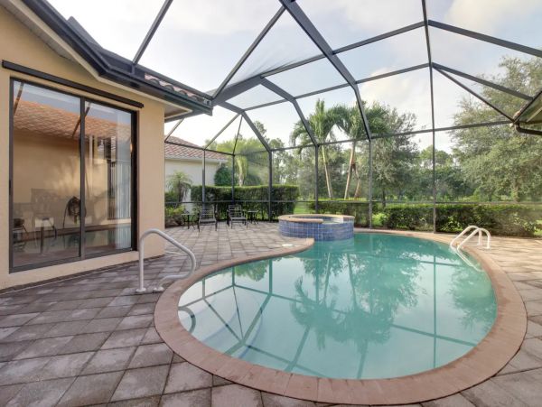 Four Bedroom Home in Naples with Private Pool and Spa