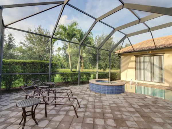 Four Bedroom Home in Naples with Private Pool and Spa