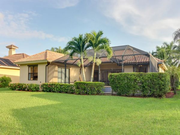 Four Bedroom Home in Naples with Private Pool and Spa