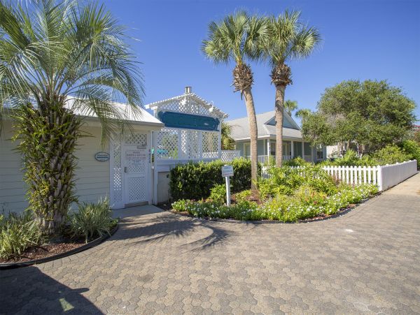 Destin Vacation Home Sleeps Ten Guests