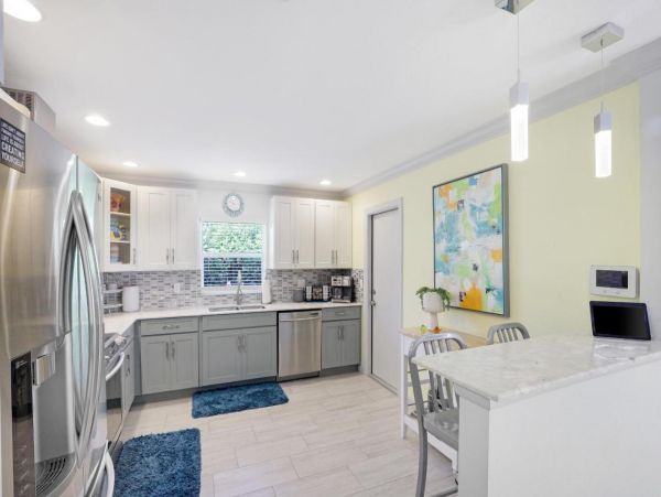 Naples 3 Bedroom Home with Patio & Dog Friendly