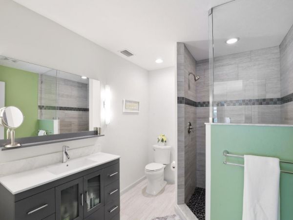 Naples 3 Bedroom Home with Patio & Dog Friendly
