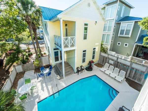 Sleeps 24 Guests in Main House and the Carriage House Destin