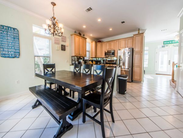 Sleeps 24 Guests in Main House and the Carriage House Destin
