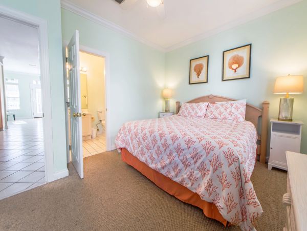 Sleeps 24 Guests in Main House and the Carriage House Destin