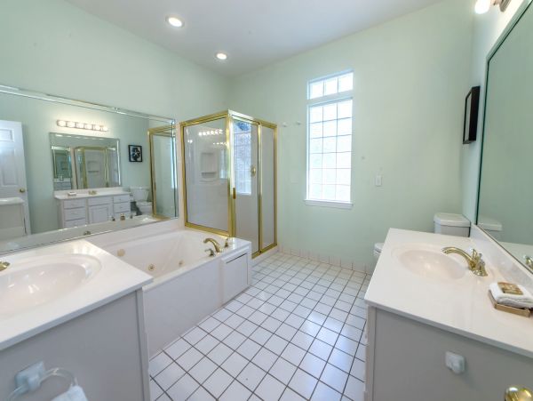 Sleeps 24 Guests in Main House and the Carriage House Destin