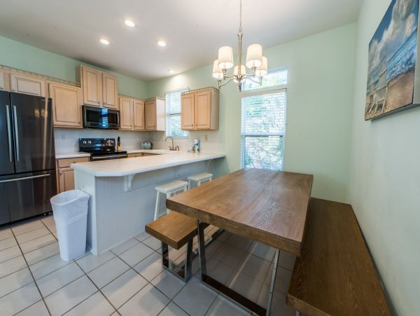 Sleeps 24 Guests in Main House and the Carriage House Destin