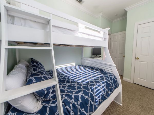 Sleeps 24 Guests in Main House and the Carriage House Destin