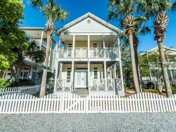 Sleeps 24 Guests in Main House and the Carriage House Destin