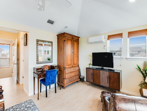 Four Bedroom Home Sleeps 12Guests