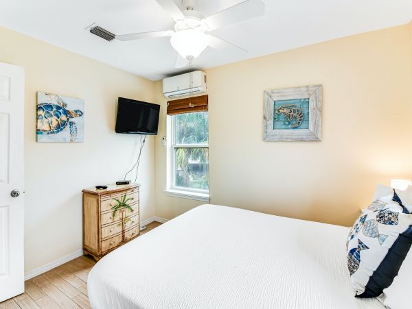 Four Bedroom Home Sleeps 12Guests