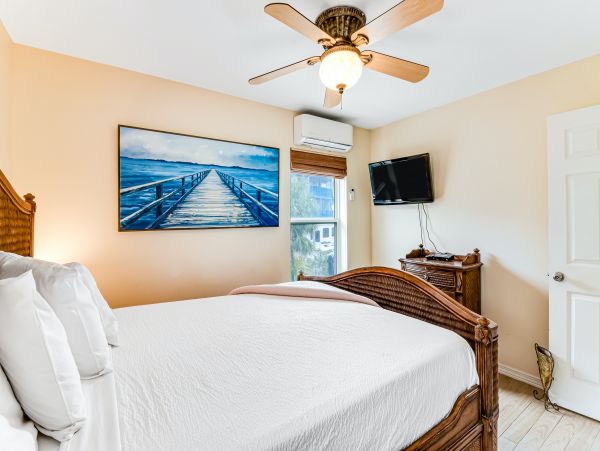 Four Bedroom Home Sleeps 12Guests