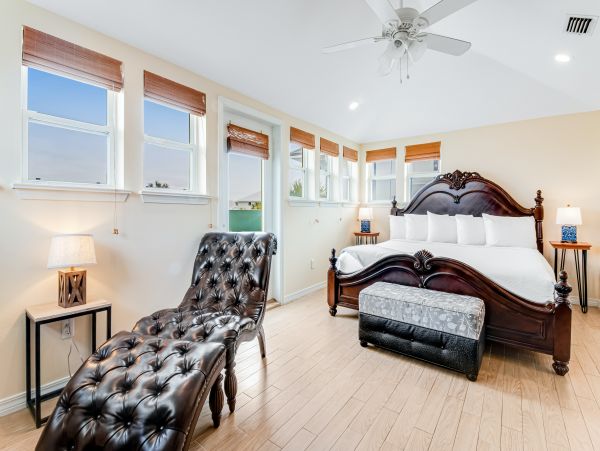Four Bedroom Home Sleeps 12Guests