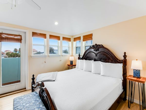 Four Bedroom Home Sleeps 12Guests