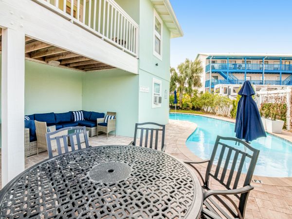 Four Bedroom Home Sleeps 12Guests