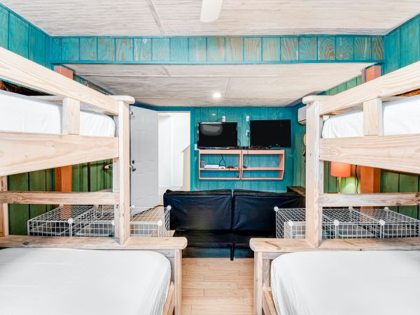Four Bedroom Home Sleeps 12Guests
