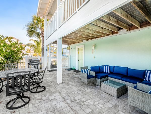 Four Bedroom Home Sleeps 12Guests