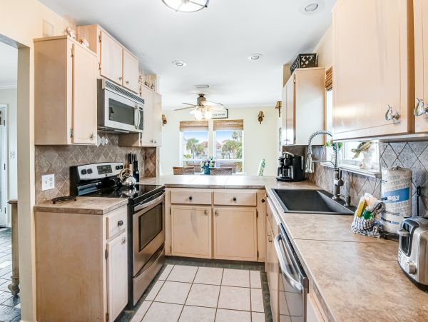 Four Bedroom Home Sleeps 12Guests