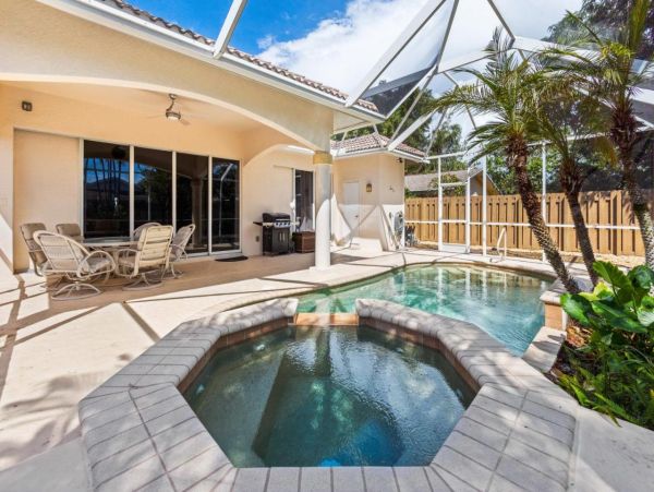Beautiful Naples Home with 3 Bedrooms & Private Pool