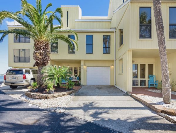 Navarre Beach Waterfront Rental - Florida Vacation Townhome