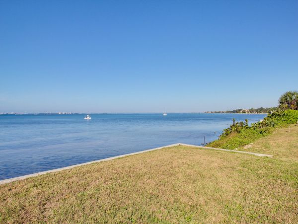 Sarasota Vacation Home Sleeps Six Guests With Bay Views