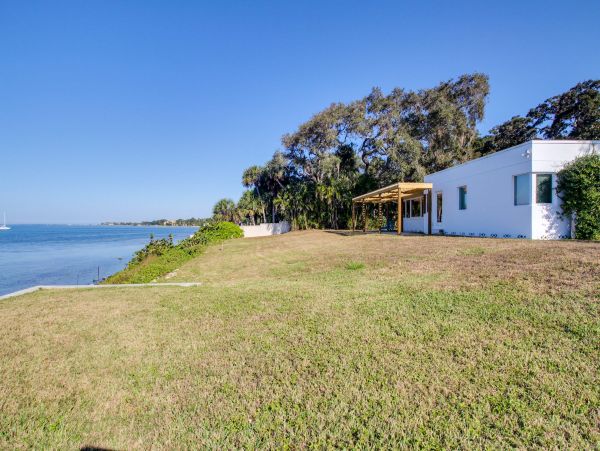 Sarasota Vacation Home Sleeps Six Guests With Bay Views